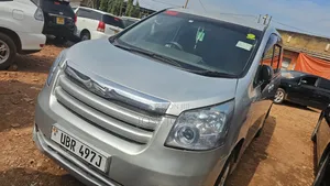 Toyota Noah 2009 Silver