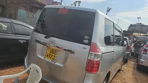 Toyota Noah 2009 Silver