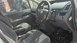Toyota Noah 2009 Silver
