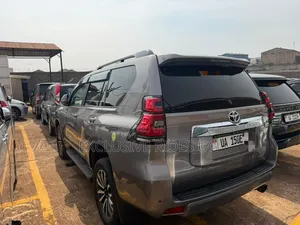 Toyota Land Cruiser Prado 2018 Gray