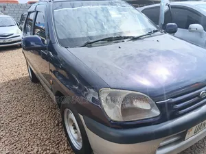 Toyota Raum 2000