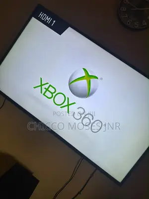 XBOX 360 CHIPPED (2 Controllers)