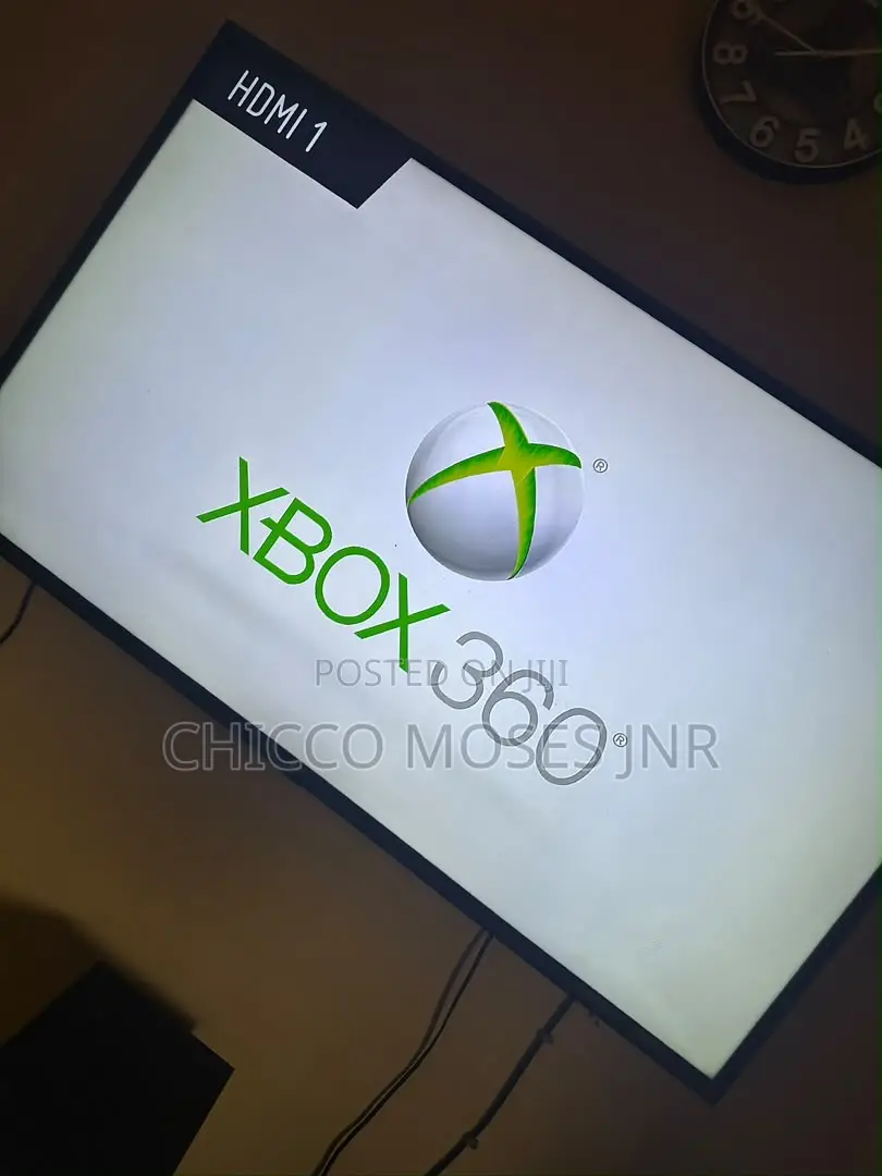 XBOX 360 CHIPPED (2 Controllers)