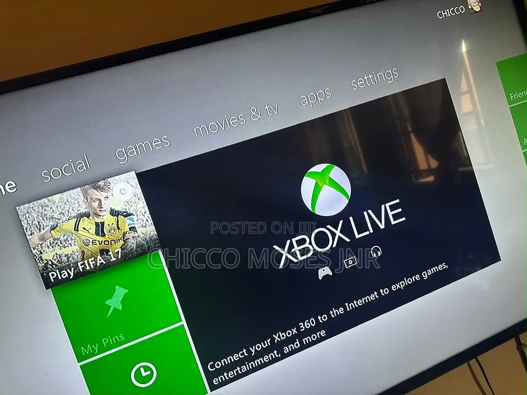 XBOX 360 CHIPPED (2 Controllers)