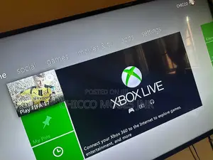 XBOX 360 CHIPPED (2 Controllers)