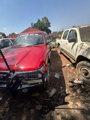 Toyota Hilux 2000 Red