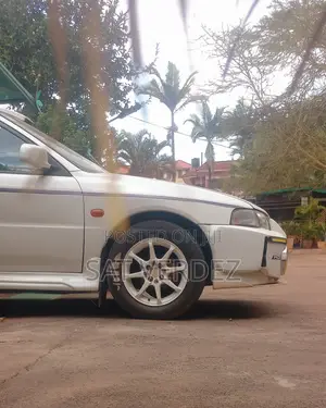 Mitsubishi Lancer 1997 White