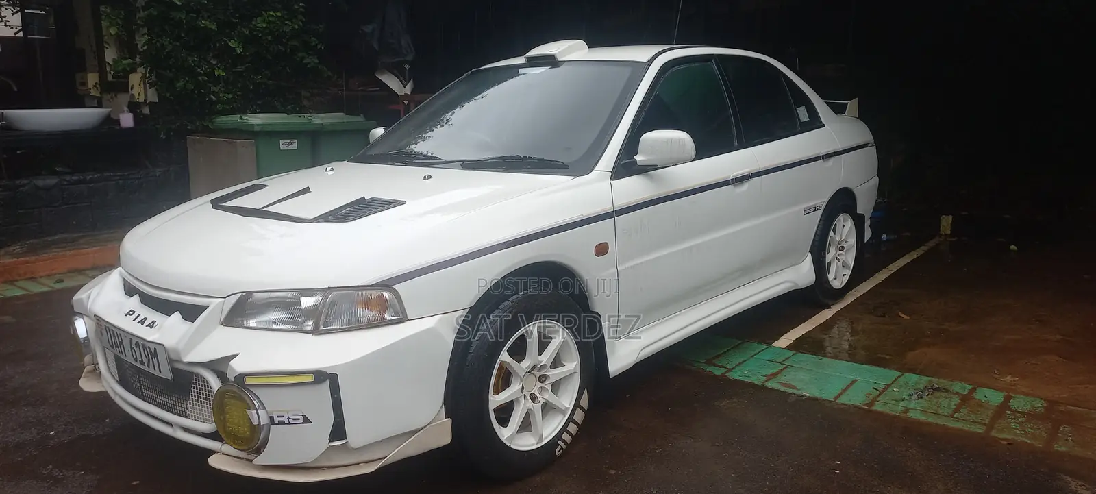 Mitsubishi Lancer 1997 White