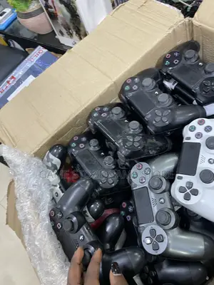 PS5 Controllers and PS4controller Controllers