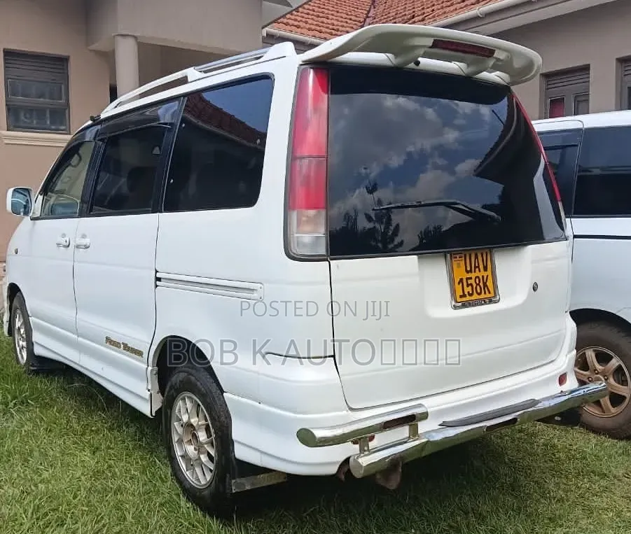 Toyota Noah 2001 White