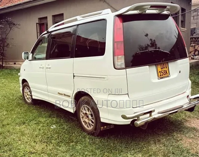 Toyota Noah 2001 White