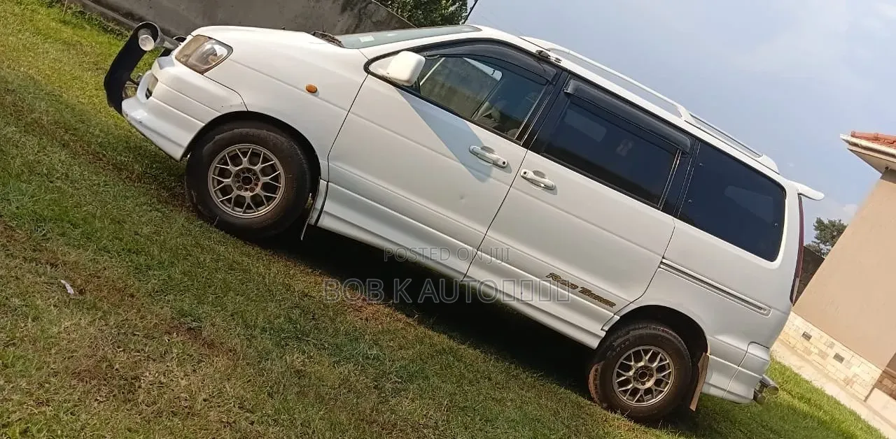 Toyota Noah 2001 White
