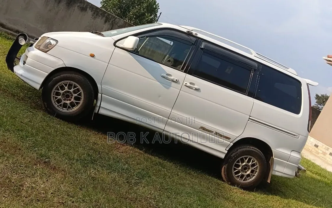 Toyota Noah 2001 White