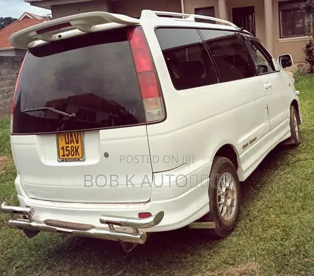 Toyota Noah 2001 White