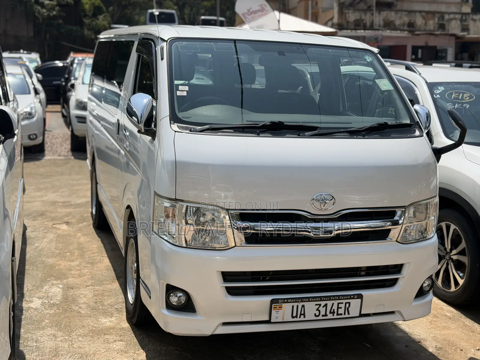 Toyota HiAce 2013 White
