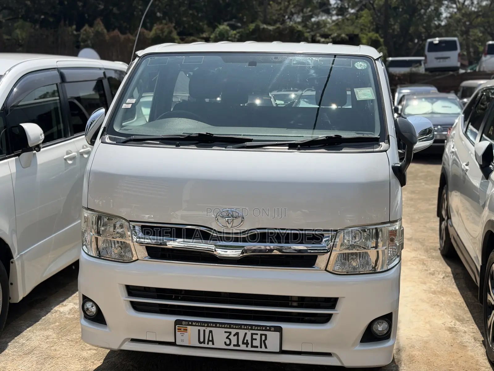 Toyota HiAce 2013 White