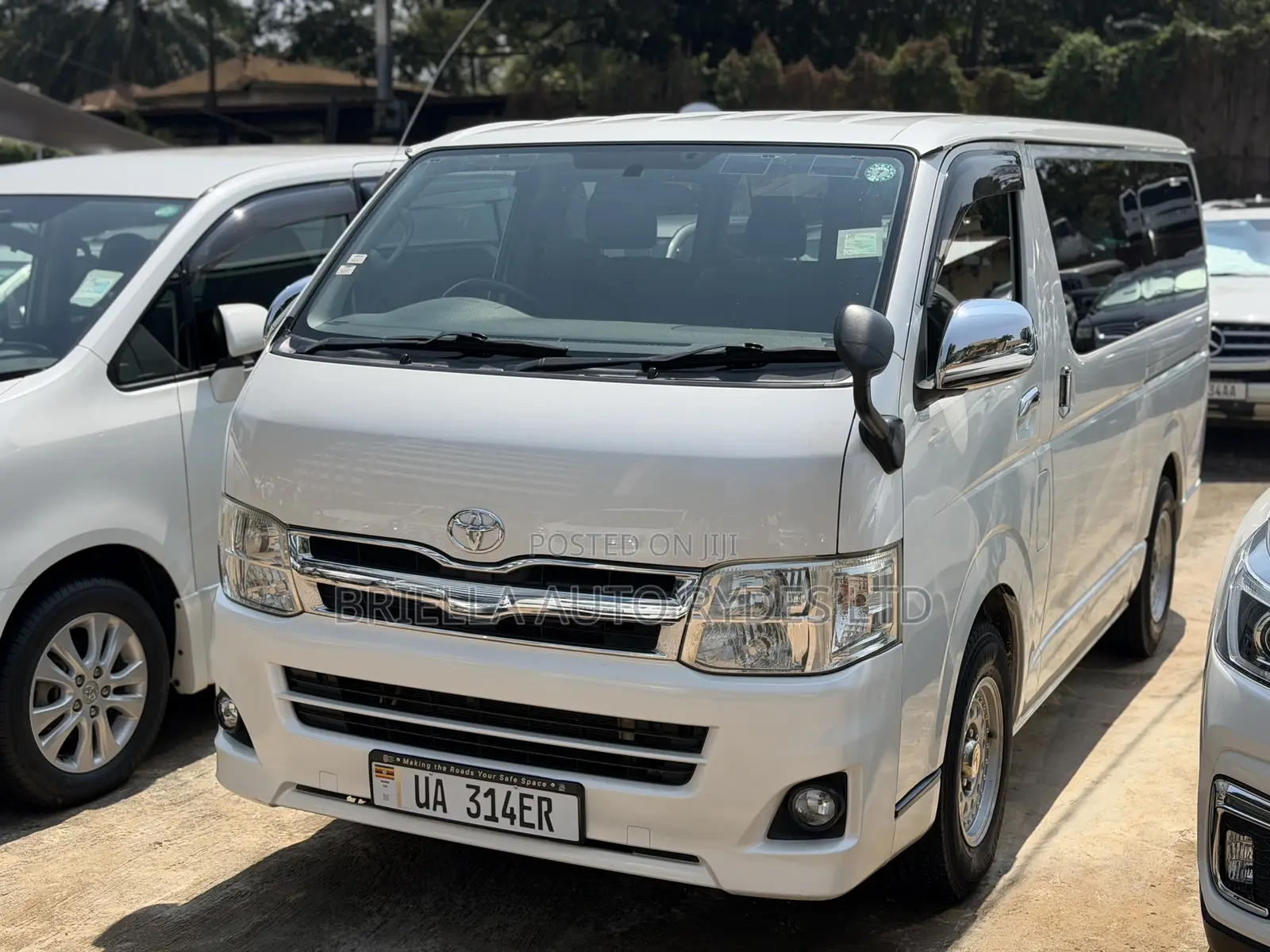Toyota HiAce 2013 White