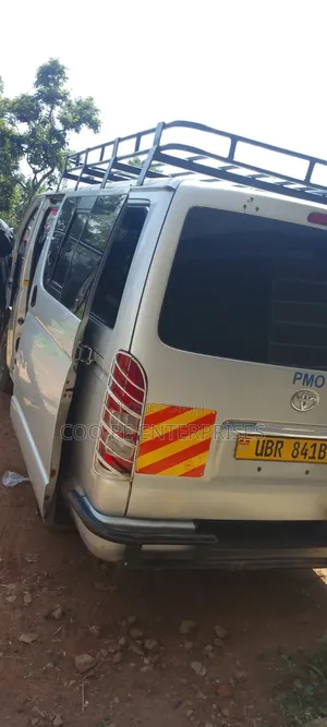 Toyota HiAce 2014 Silver