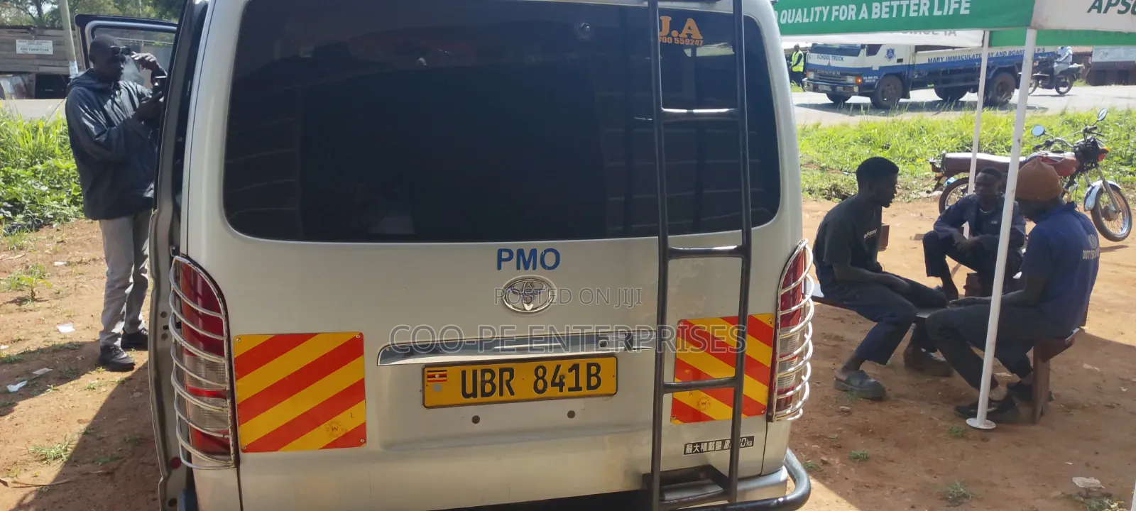 Toyota HiAce 2014 Silver