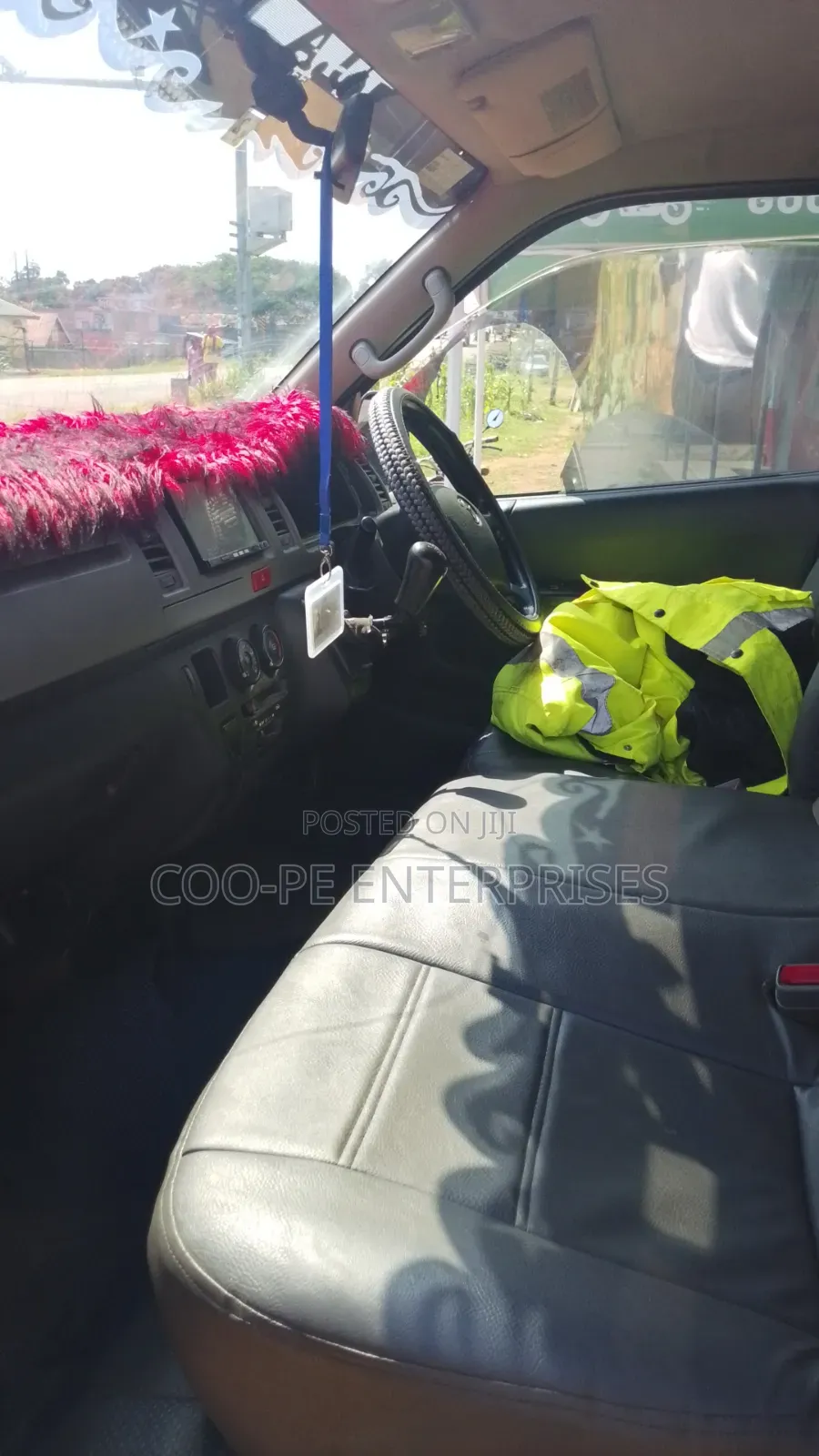 Toyota HiAce 2014 Silver