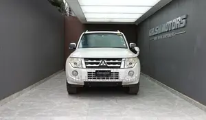 Mitsubishi Pajero 2012 White
