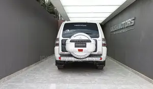 Mitsubishi Pajero 2012 White
