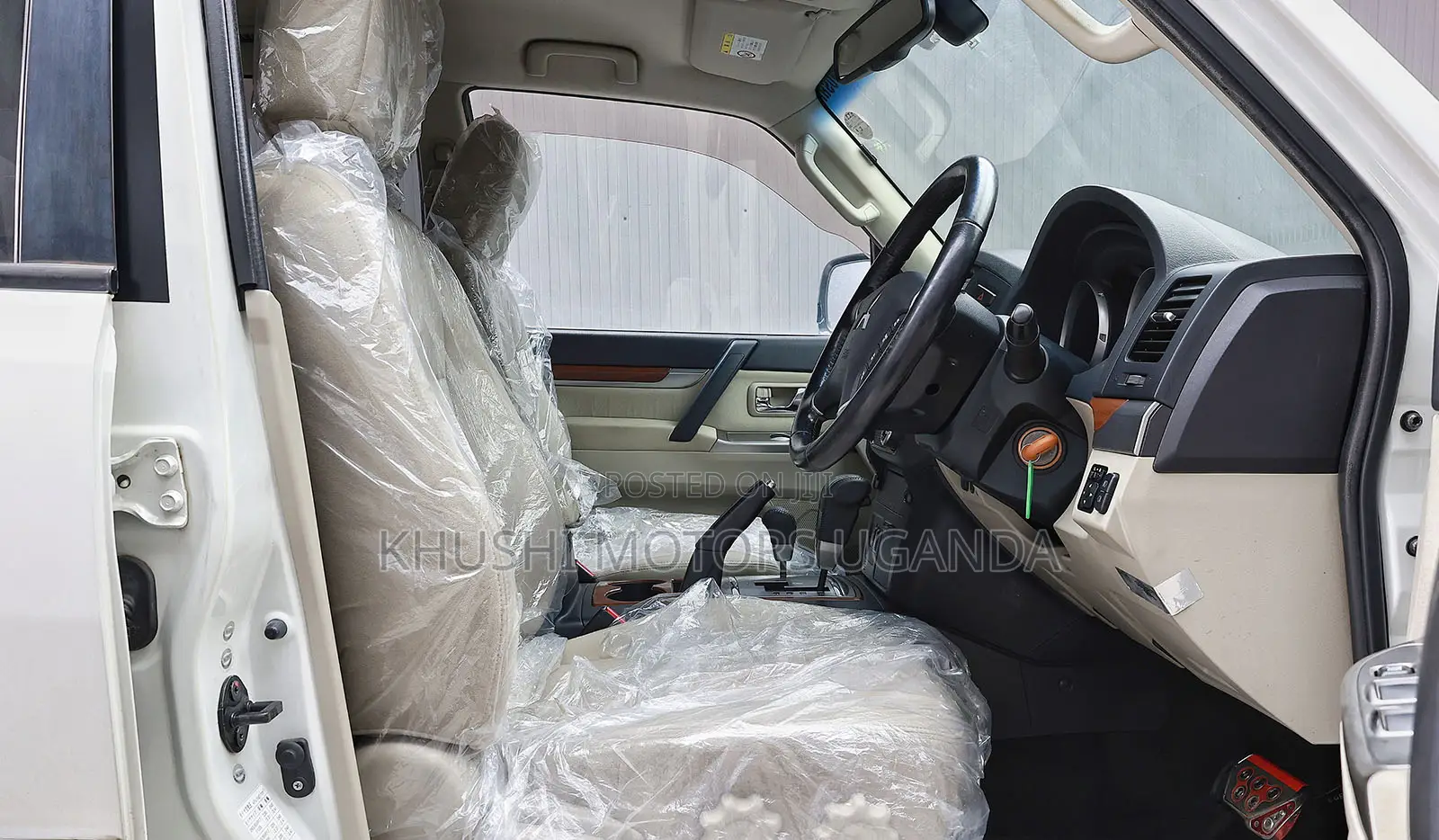 Mitsubishi Pajero 2012 White