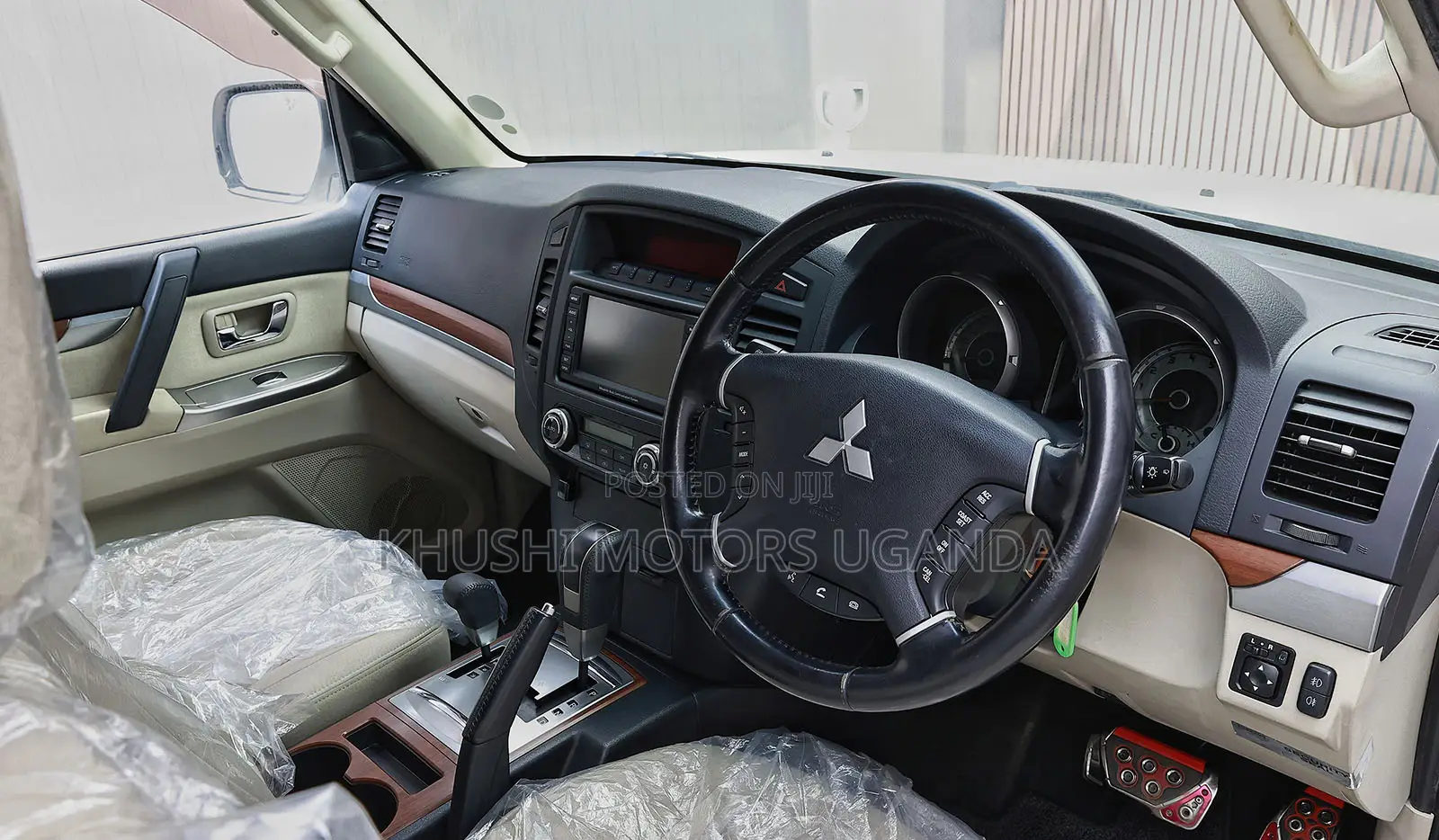 Mitsubishi Pajero 2012 White