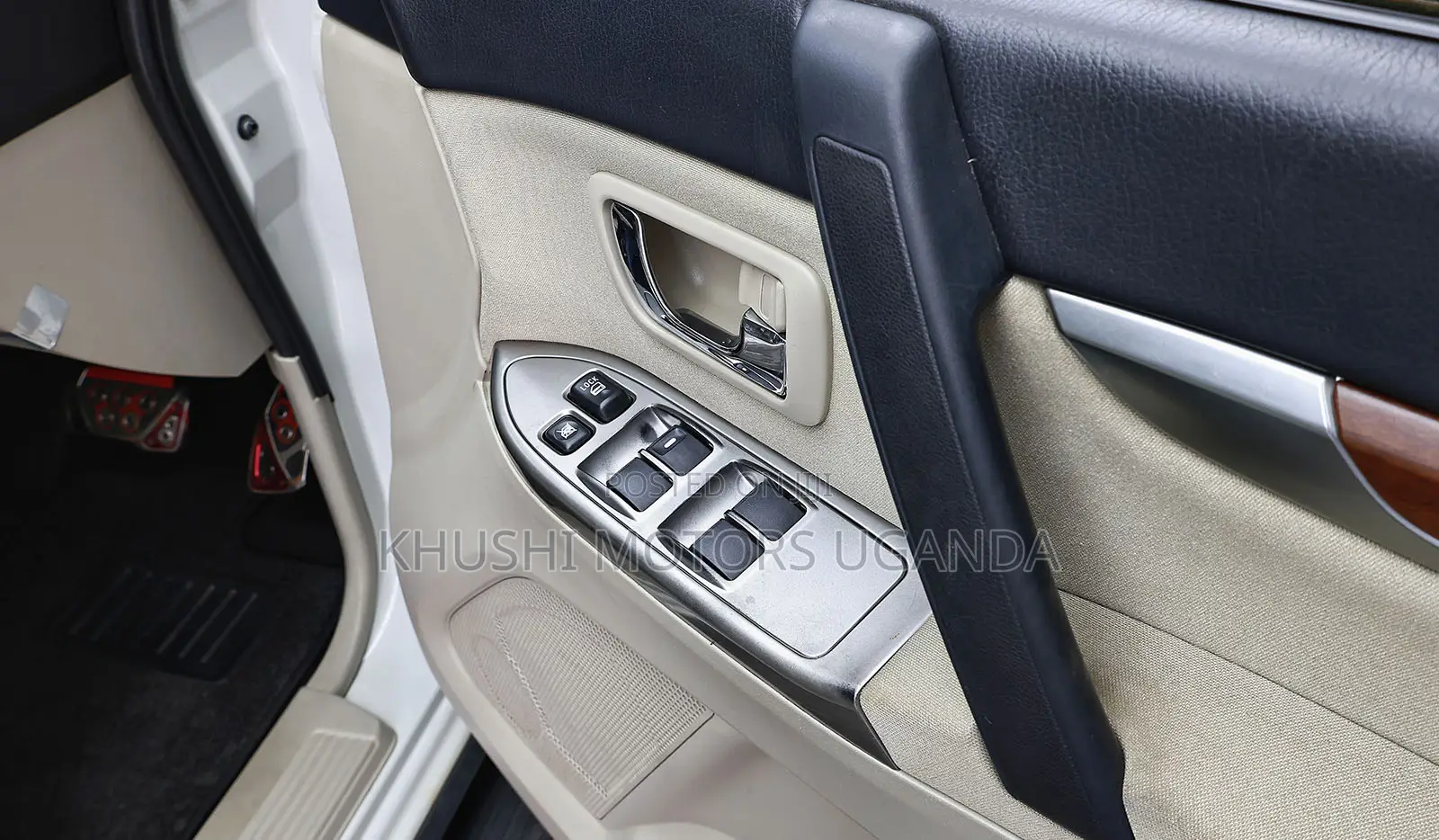 Mitsubishi Pajero 2012 White