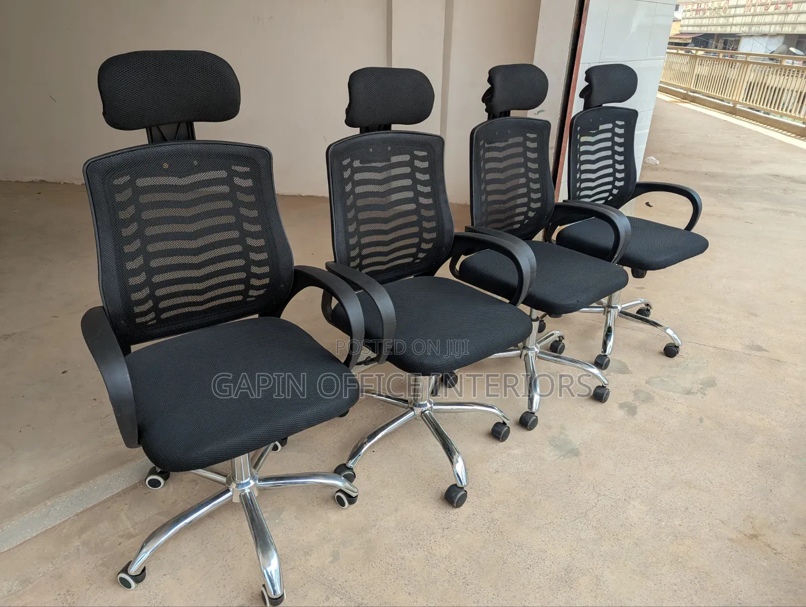 Headrest Office Chairs in Perfect Condition, Refurbished Adjustable