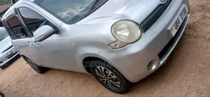 Toyota Sienta 2005 Silver
