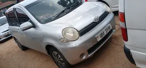 Toyota Sienta 2005 Silver