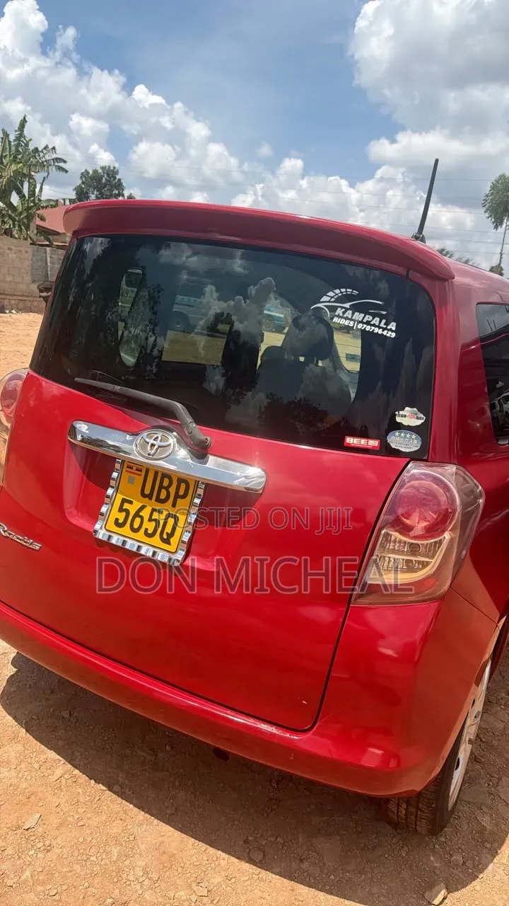 Toyota Ractis 2008 Red