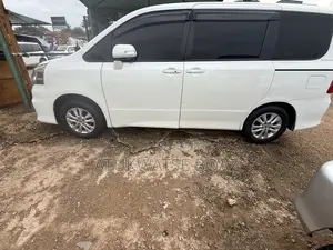 Toyota Noah 2012 White