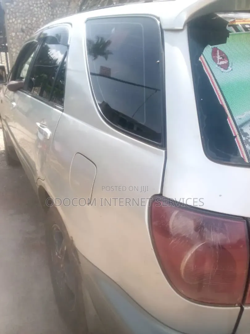Toyota Harrier 2000 Silver