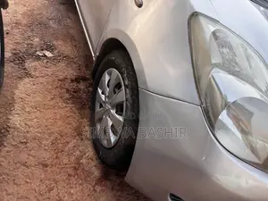 Toyota Vitz 2004 Silver