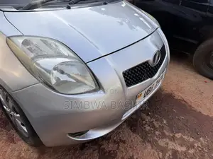 Toyota Vitz 2004 Silver