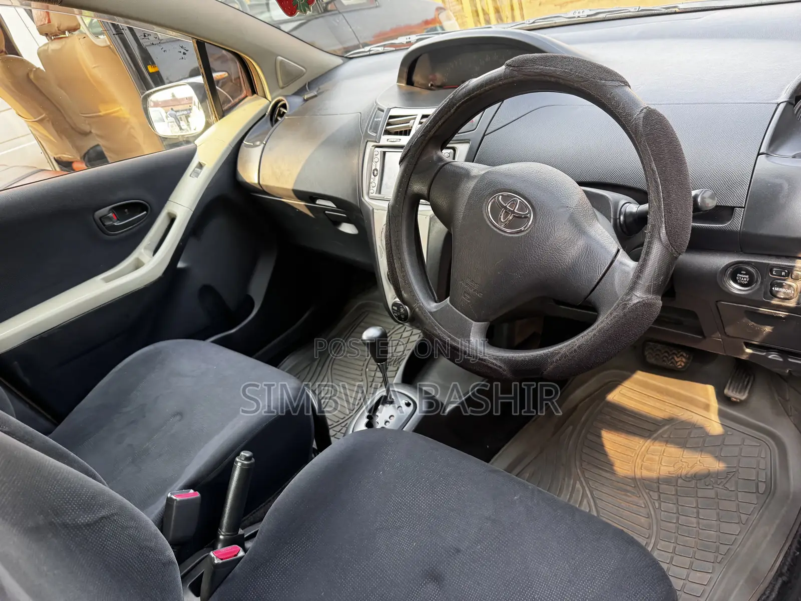 Toyota Vitz 2004 Silver