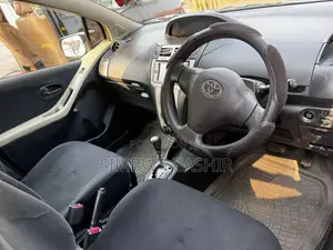Toyota Vitz 2004 Silver