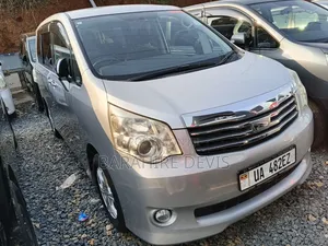Toyota Noah 2011 Silver