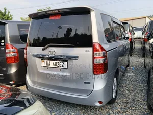 Toyota Noah 2011 Silver