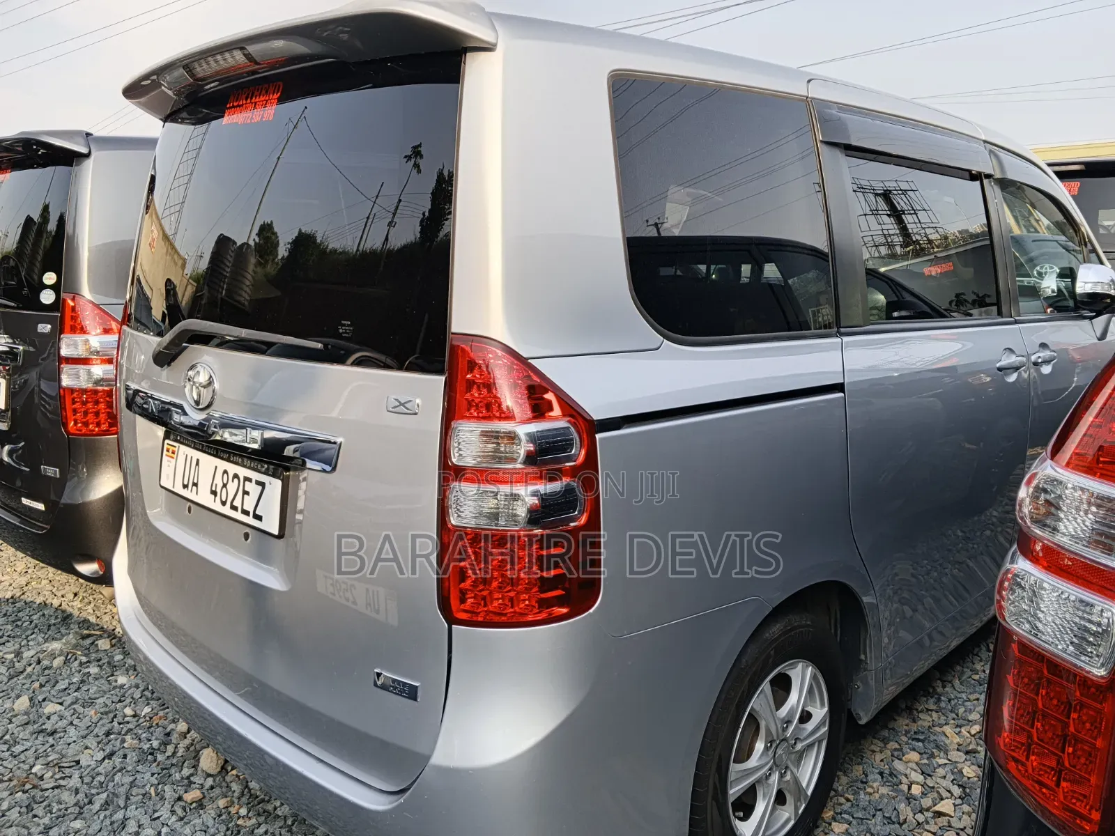 Toyota Noah 2011 Silver