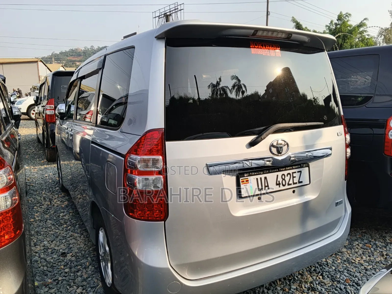 Toyota Noah 2011 Silver