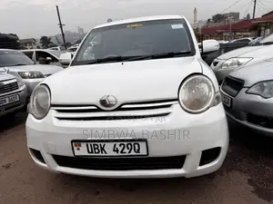 Toyota Sienta 2006 White