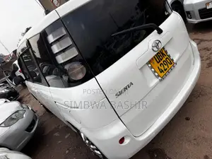 Toyota Sienta 2006 White
