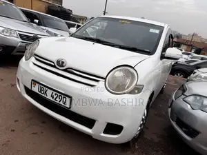 Toyota Sienta 2006 White