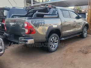 Toyota Hilux 2018 Gray