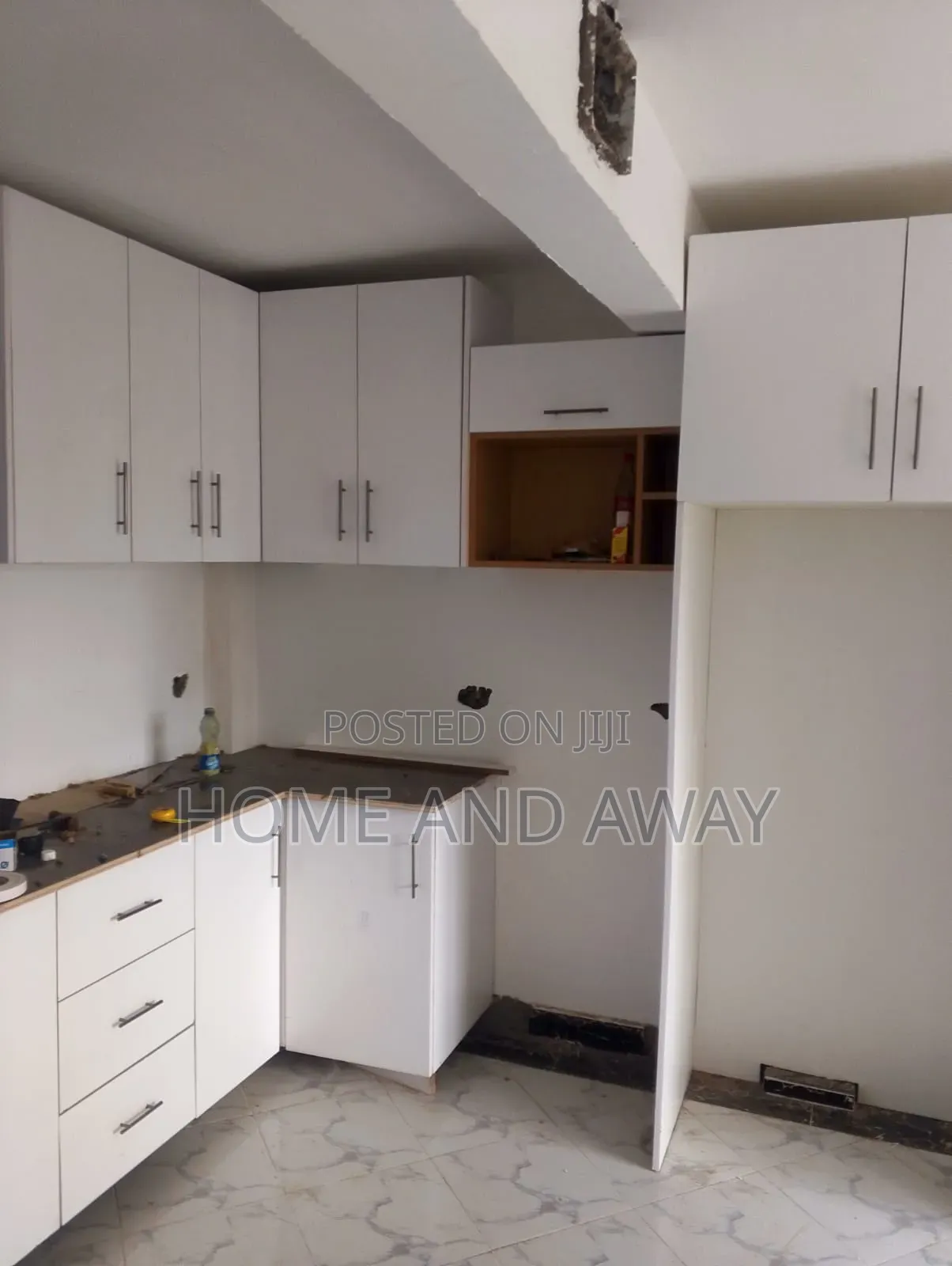 Kitchen Cabinets/Pure White Mat Kitchen Cabinets 950,000/- Per Meter
