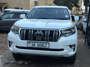 Toyota Land Cruiser 2018 White