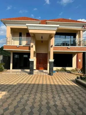 5bdrm Duplex in Bugolobi, Central Division for rent